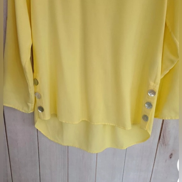 Soft Surroundings Small Roll Tab Sleeve V-neck Yellow Tunic iridescent buttons - Picture 4 of 7